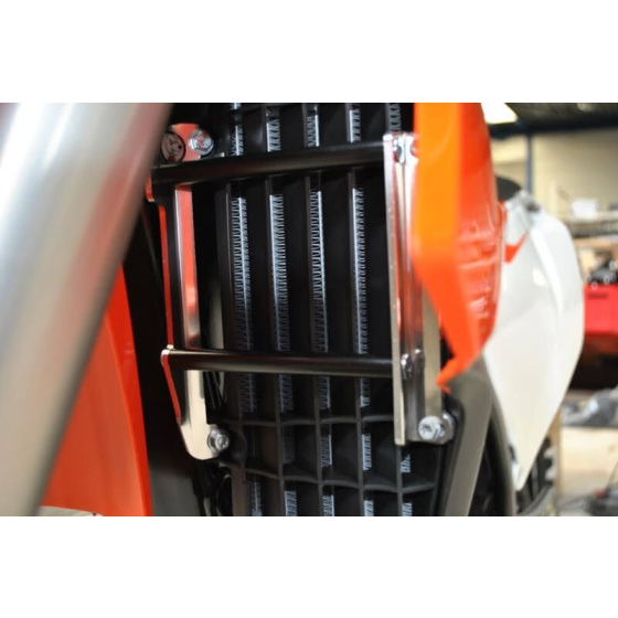 Подпора за радиатор AXP RACING HVA TC/FC 18 AX1449