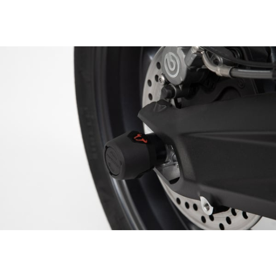 Комплект задни краш тапи SW-MOTECH REAR AXLE SLIDER SET DAYTONA 675