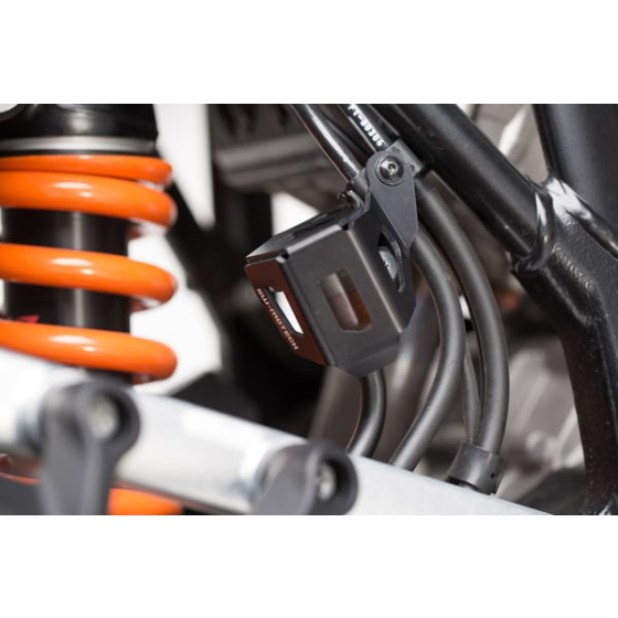 Протектор съд спирачна течност SW-MOTECH BRAKE RESERVOIR GUARD KTM ADVENTURE 1090/1190/1290 S/T